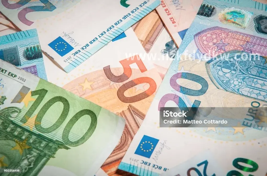 杭州市民在咨询还款事宜